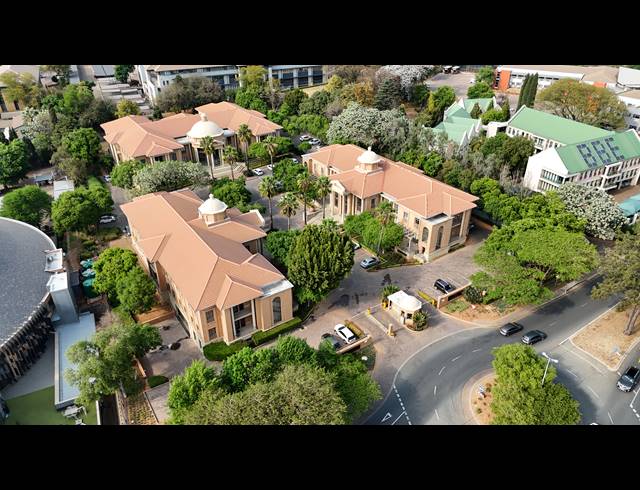 4,790M² OFFICE FOR SALE IN BRYANSTON